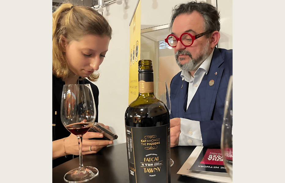 Fabrice SOMMIER, Président de l’union de la Sommellerie Française (left) having a taste of 2024 London Wine Competition wine of the year.