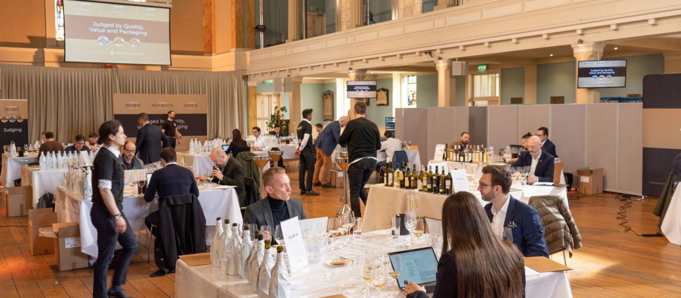 Photo for: Top UK Trade Buyers To Judge 2023 London Wine Competition